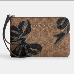 Coach Corner Zip Wristlet In Signature Canvas With Bow Print Like new.